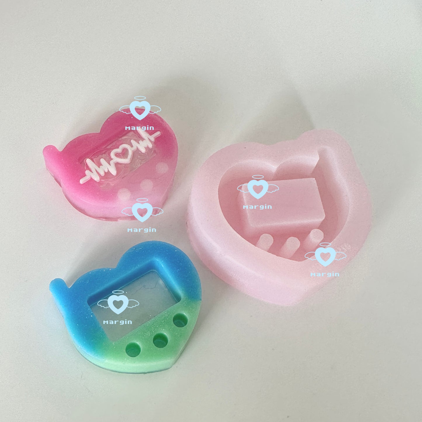 SK167 moonholic, heart tamagochi shaker, acrylic, shiny